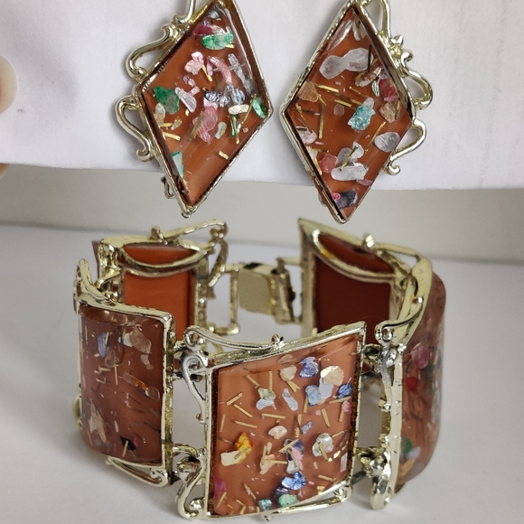 Vintage Lucite Confetti Jewelry Set Bracelet and Earrings Signed PAM - Picture 9 of 14